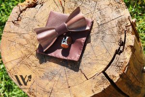 Pánsky drevený motýlik s manžetovými gombíkmi – Hnedý