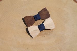 Detský drevený motýlik – Modrý semiš